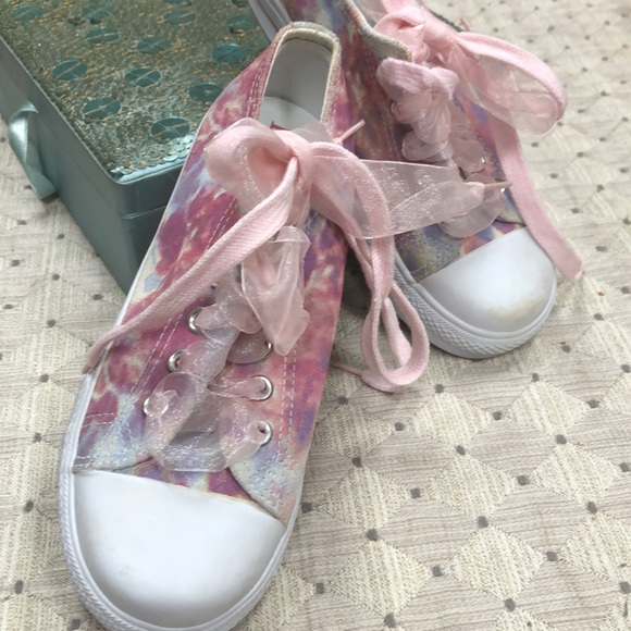 BASS GIRLS SUEDE ABSTRACT SNEAKER NEW - Picture 2 of 15